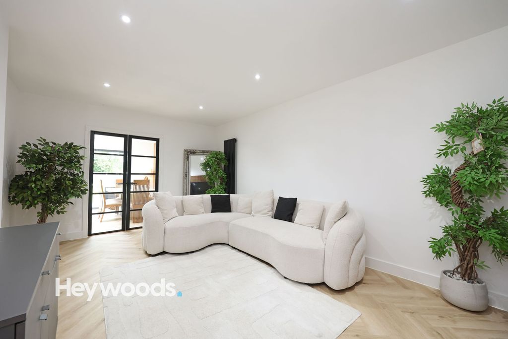 Property photo 3 of 43