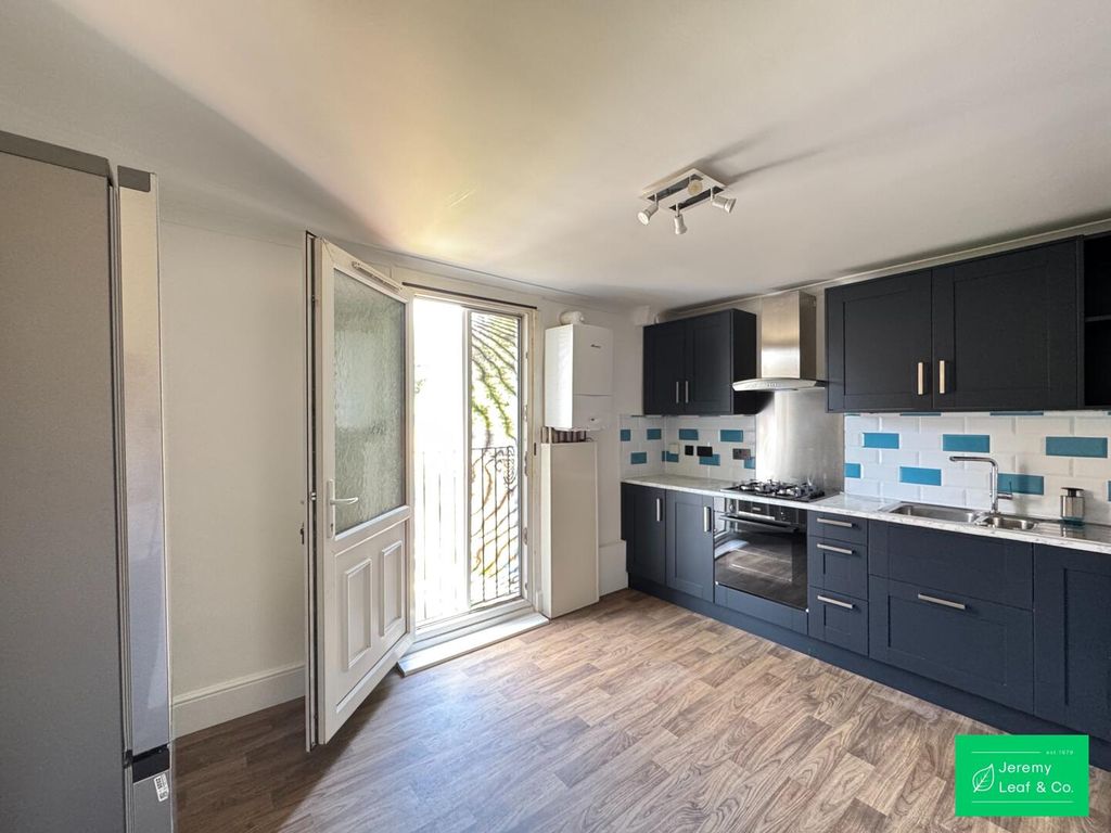 Property photo 1 of 10 Kitchen