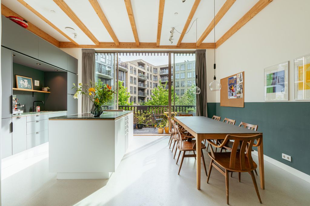 Property photo 2 of 75