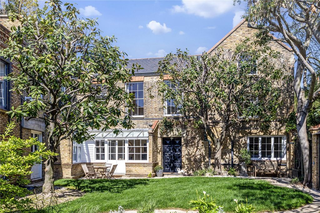 Property photo 1 of 10 Exterior