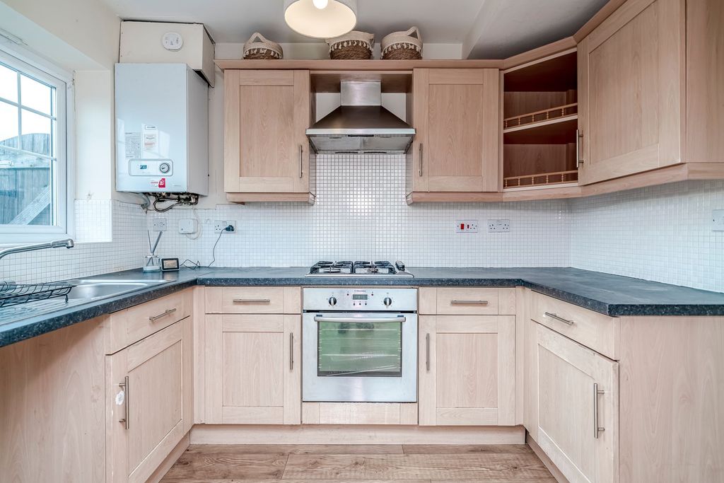 Property photo 2 of 25