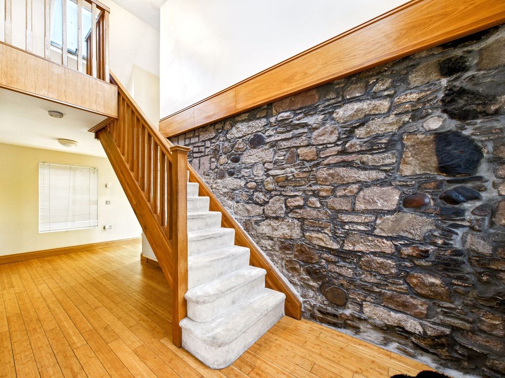 Property photo 2 of 27