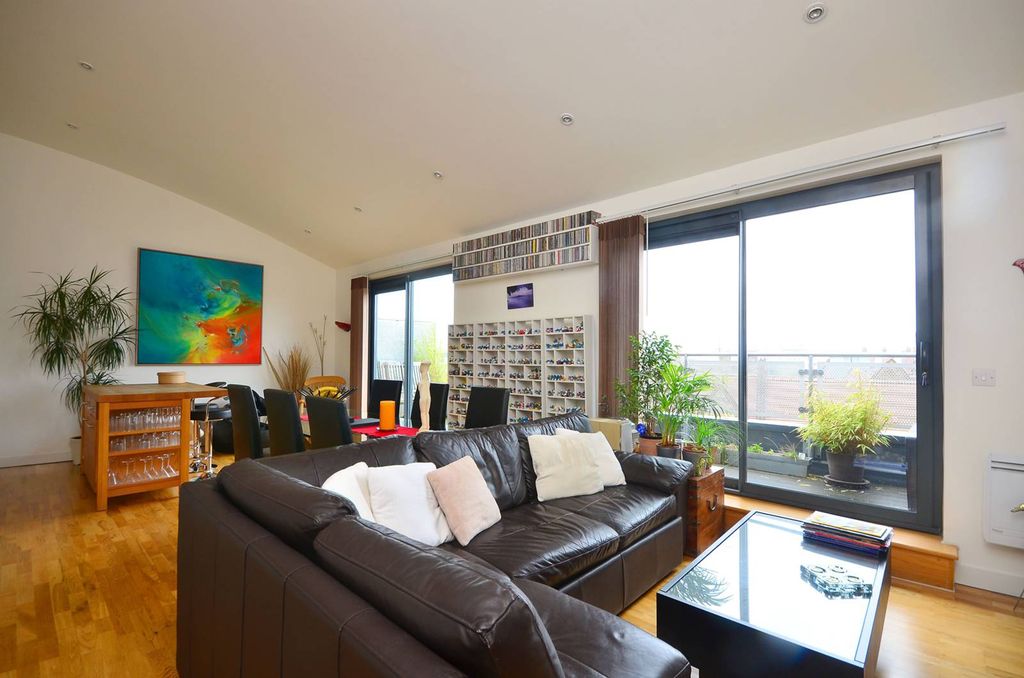 Property photo 2 of 11