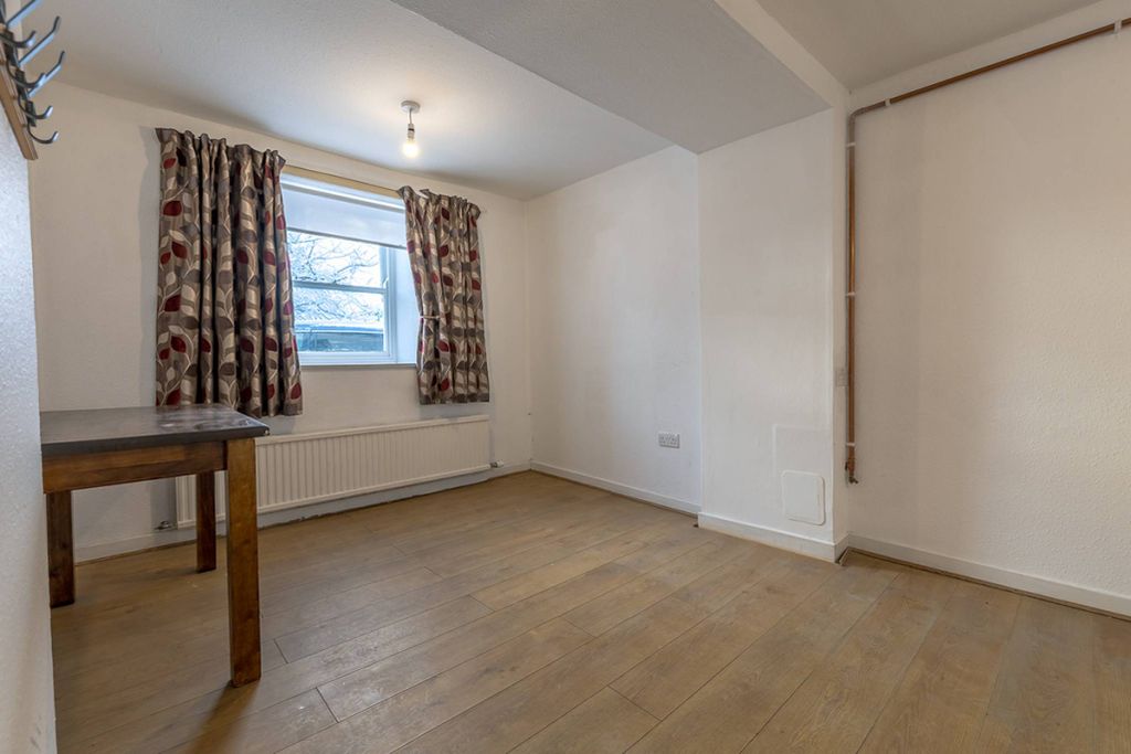 Property photo 2 of 30