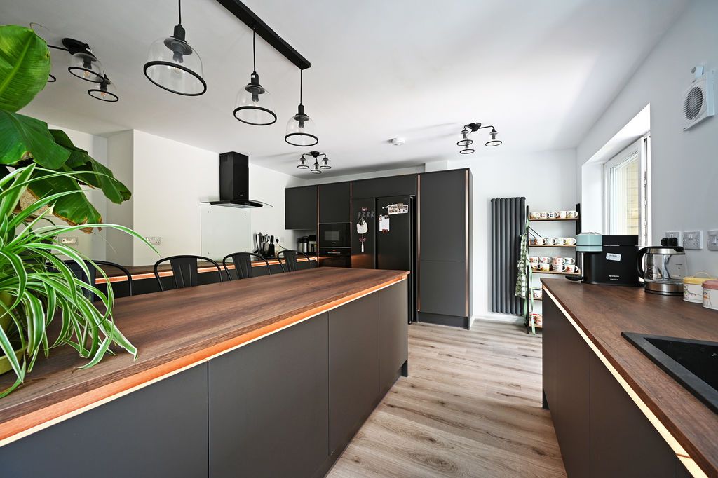 Property photo 2 of 25 Kitchen Diner