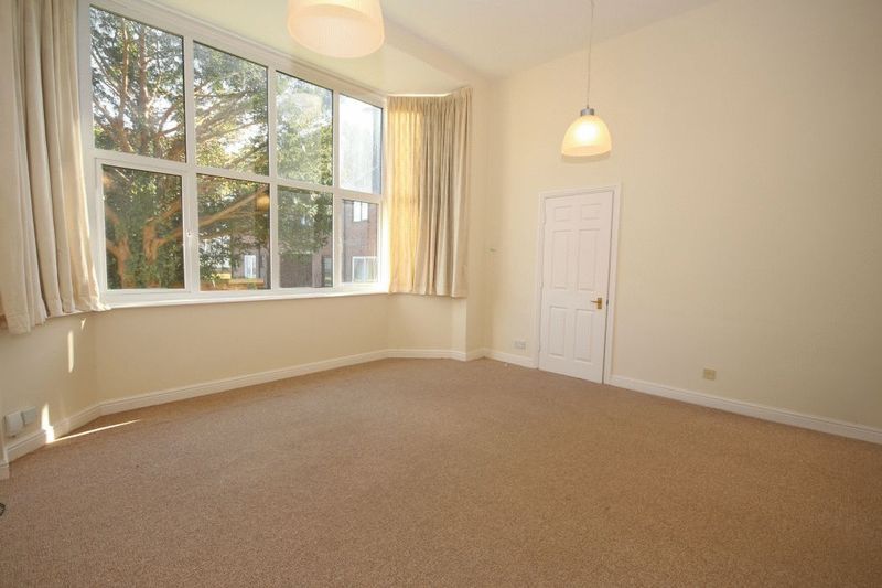 Property photo 3 of 9 Lounge