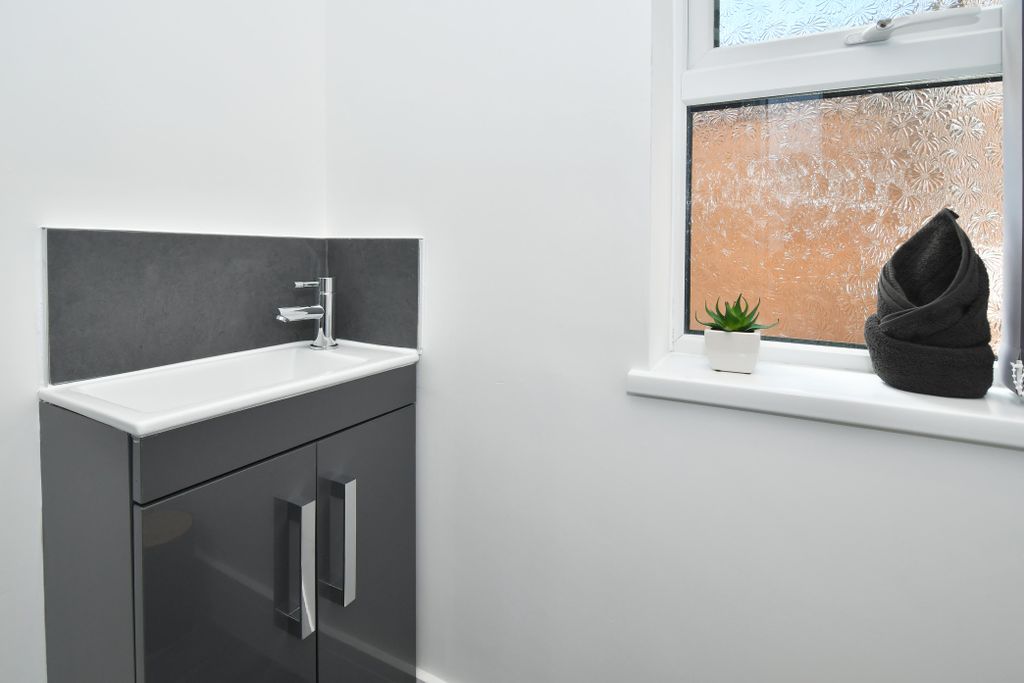 Property photo 2 of 14 Shared Bathroom