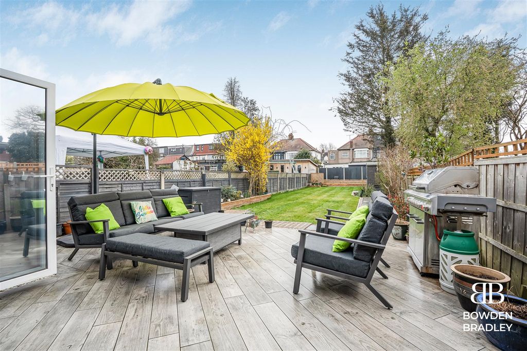 Property photo 3 of 26 Garden