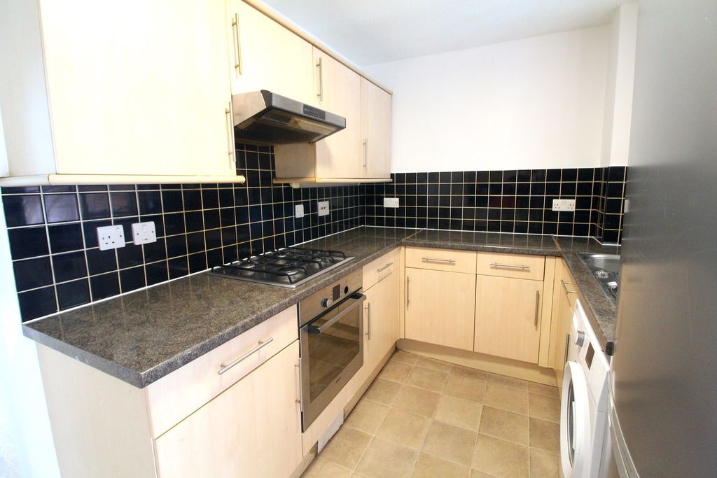 Property photo 2 of 9 Kitchen