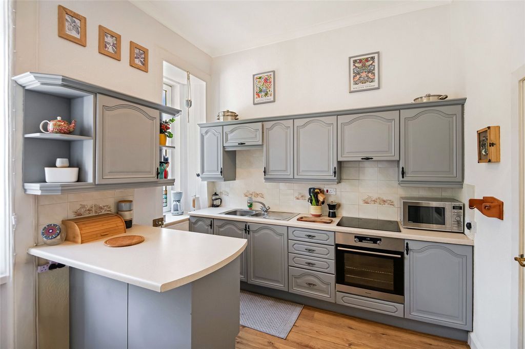 Property photo 3 of 14 Picture No. 06