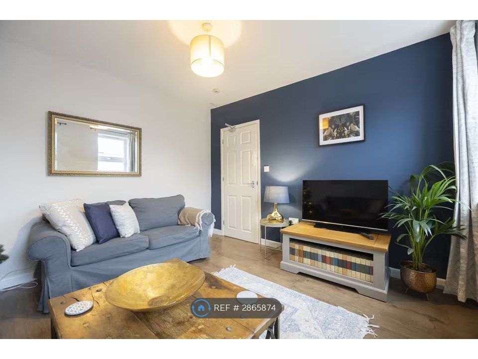 Property photo 2 of 23