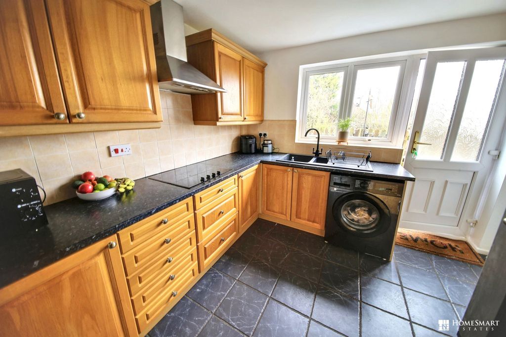 Property photo 3 of 19 Kitchen