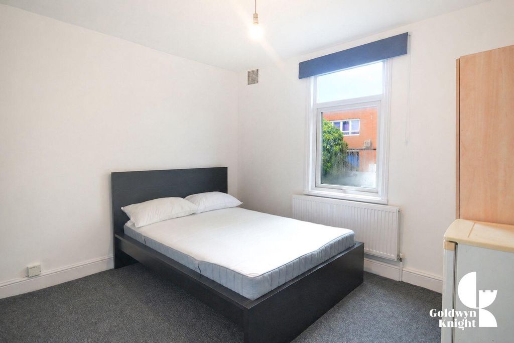 Property photo 1 of 3 Bedroom