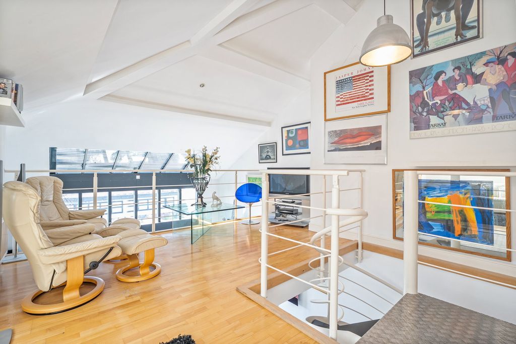 Additional image 25 of 3 bed penthouse for salePenthouse, Kings Court NG1