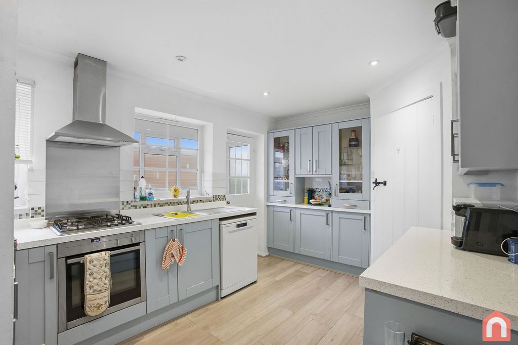 Property photo 3 of 22