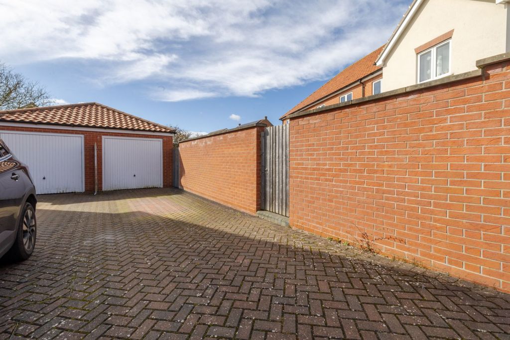 Property photo 2 of 23