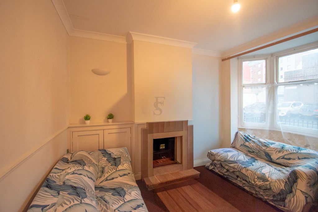 Property photo 2 of 8