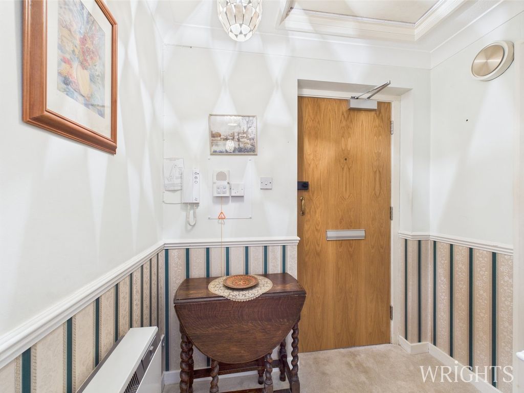 Property photo 2 of 16 Entrance Hall