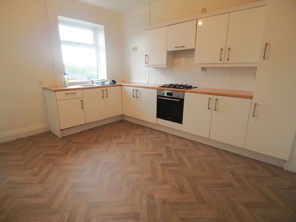 Property photo 3 of 12 Kitchen