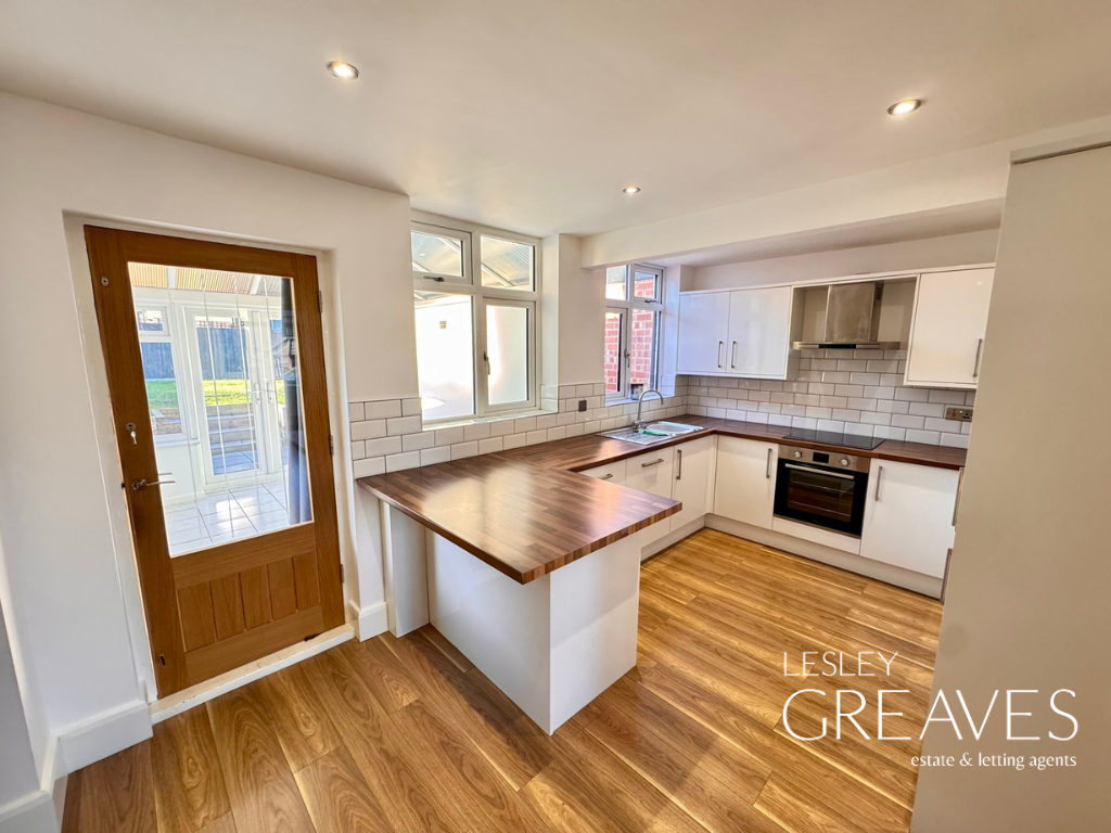 Property photo 3 of 15 Kitchen