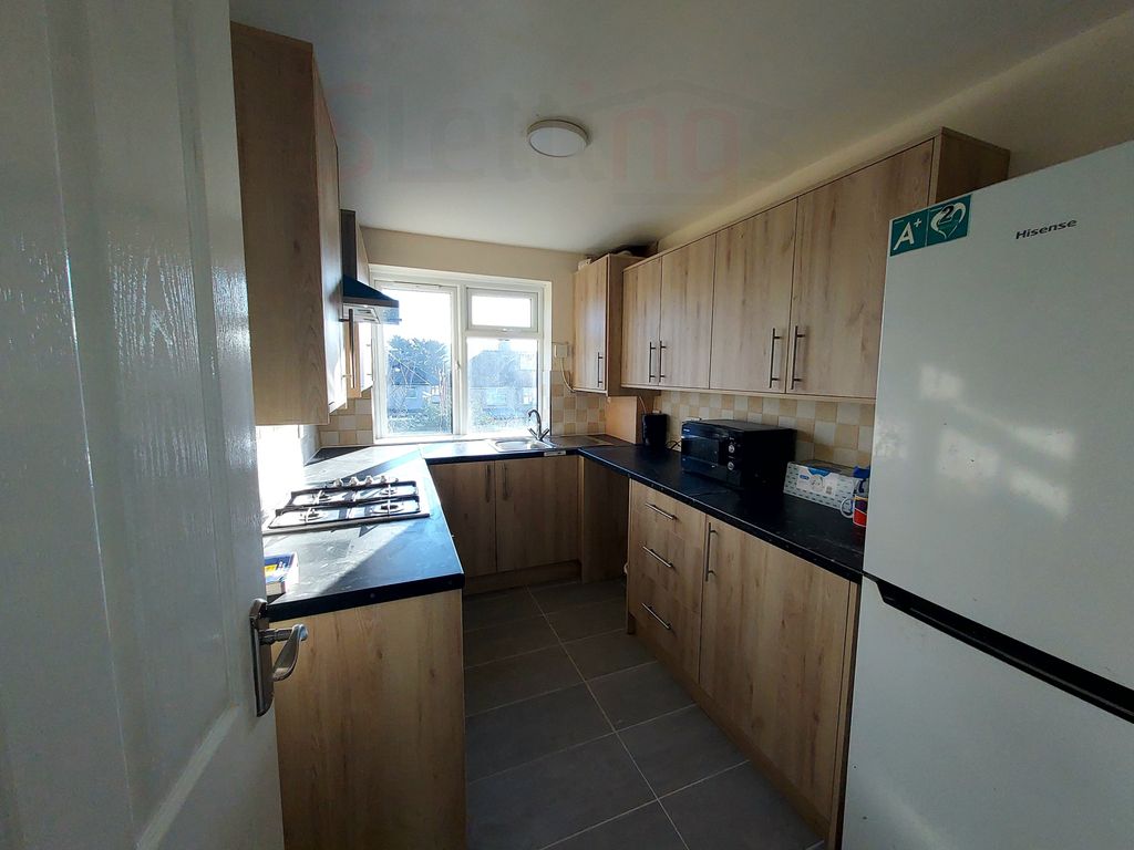 Property photo 1 of 15 Two-Bedroom Apartment In Harrow.Nicola Place