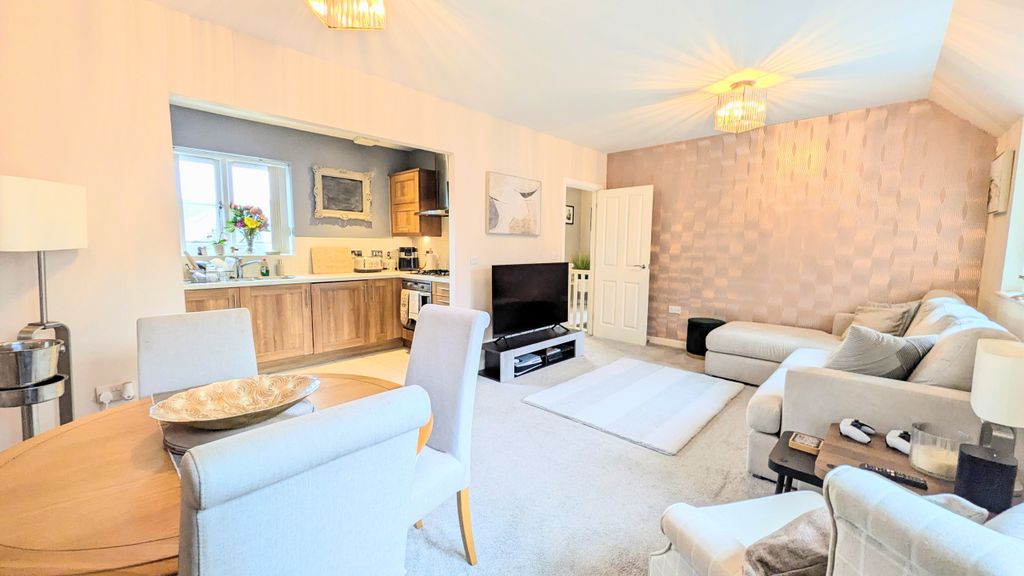 Property photo 3 of 17 Pxl_20251211_102058741.Mp~2