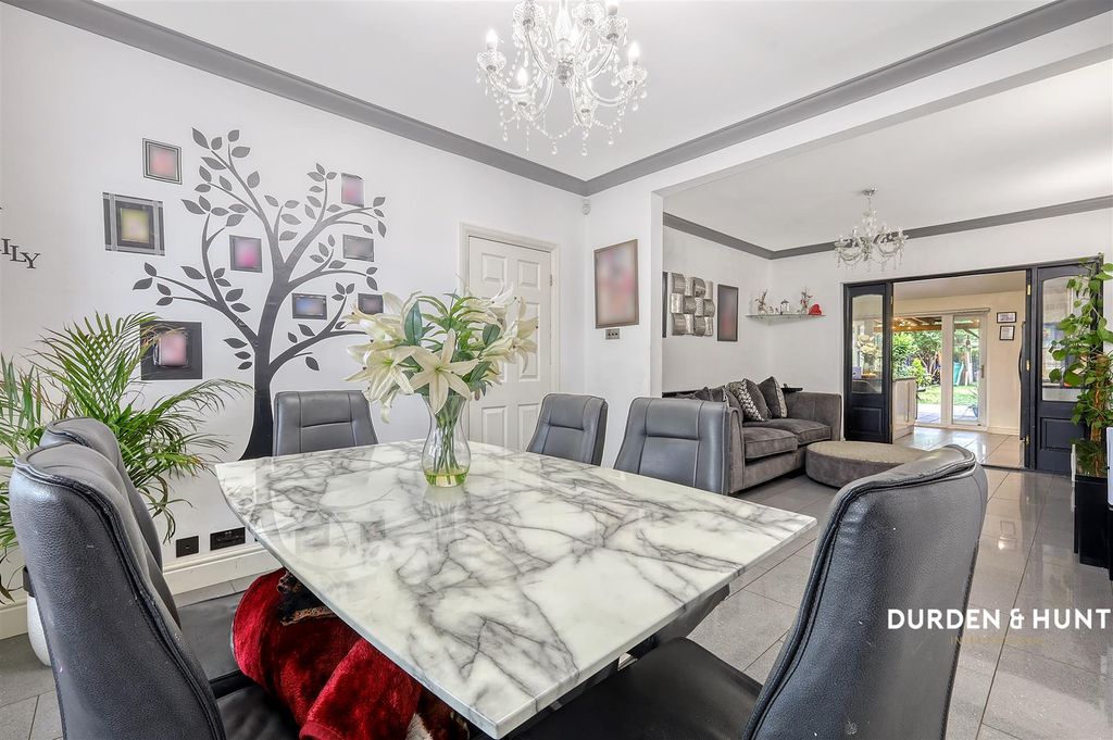 Property photo 3 of 30 Cranham Road
