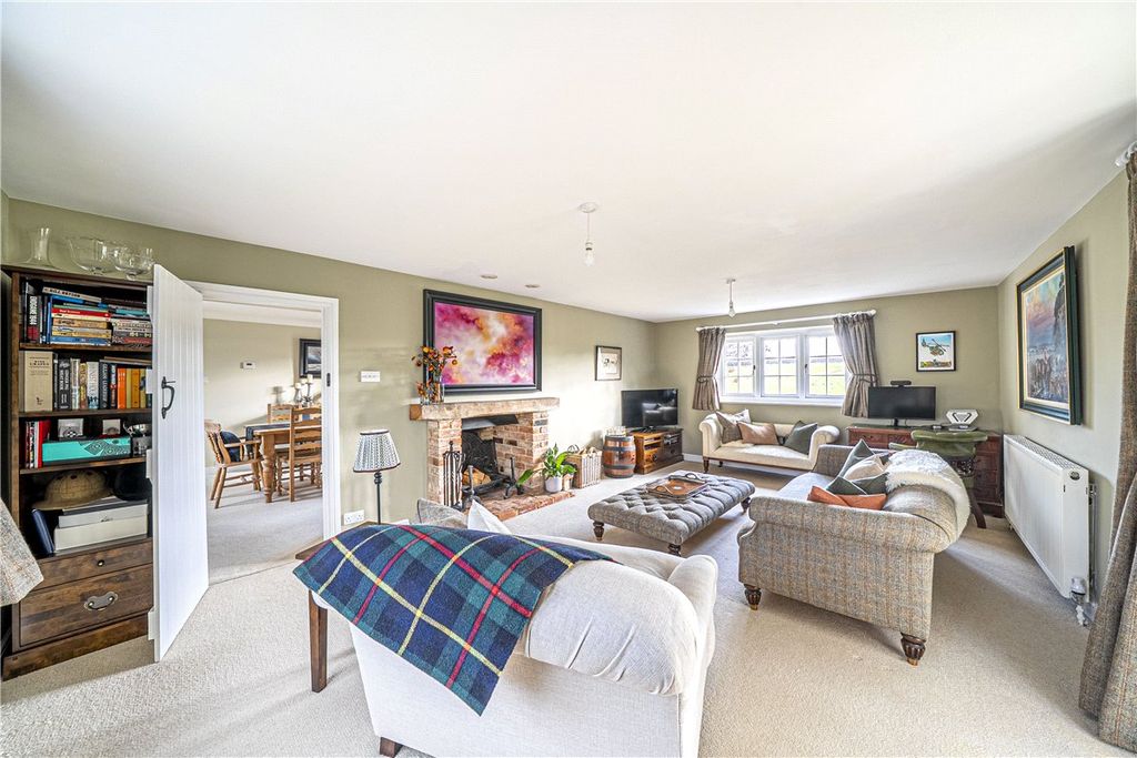 Property photo 3 of 17 Sitting Room