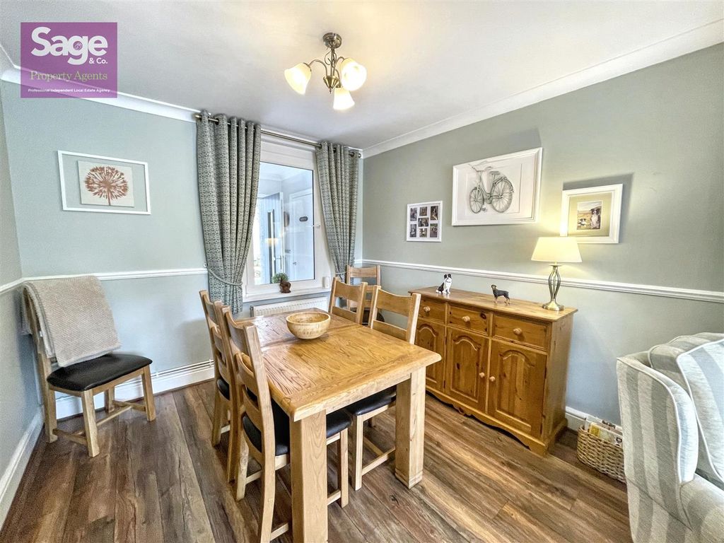 Property photo 2 of 30