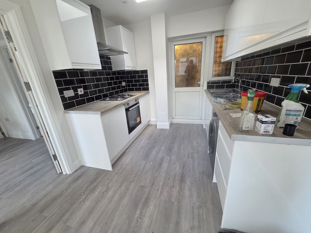 Property photo 3 of 5 Gallery