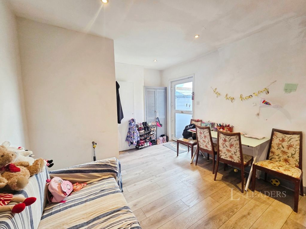 Property photo 2 of 3 Pbox-Img.Jpg