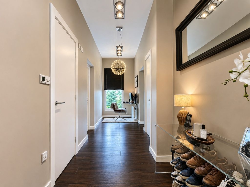 Property photo 2 of 12 5218561