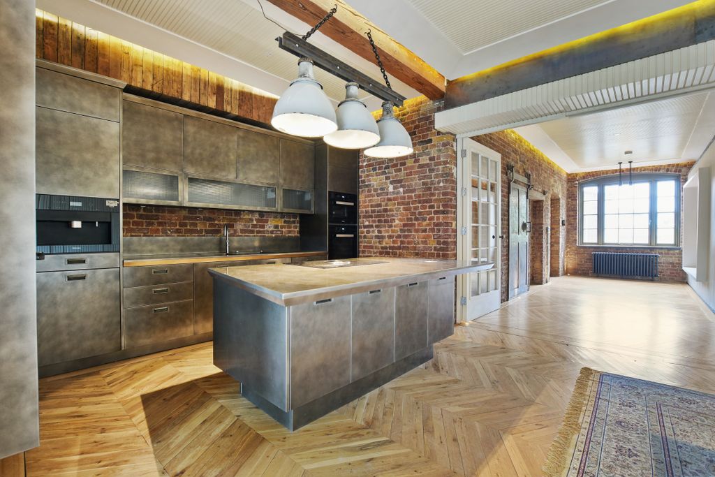 Property photo 3 of 18