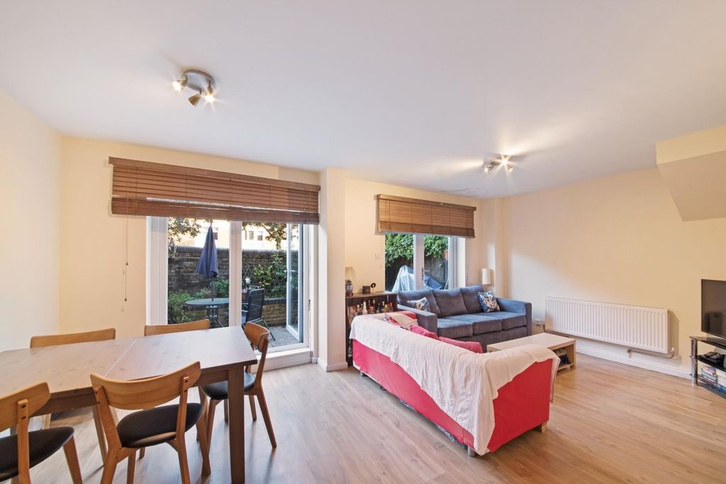 Property photo 3 of 13 Printers Mews, 54-4.Jpg