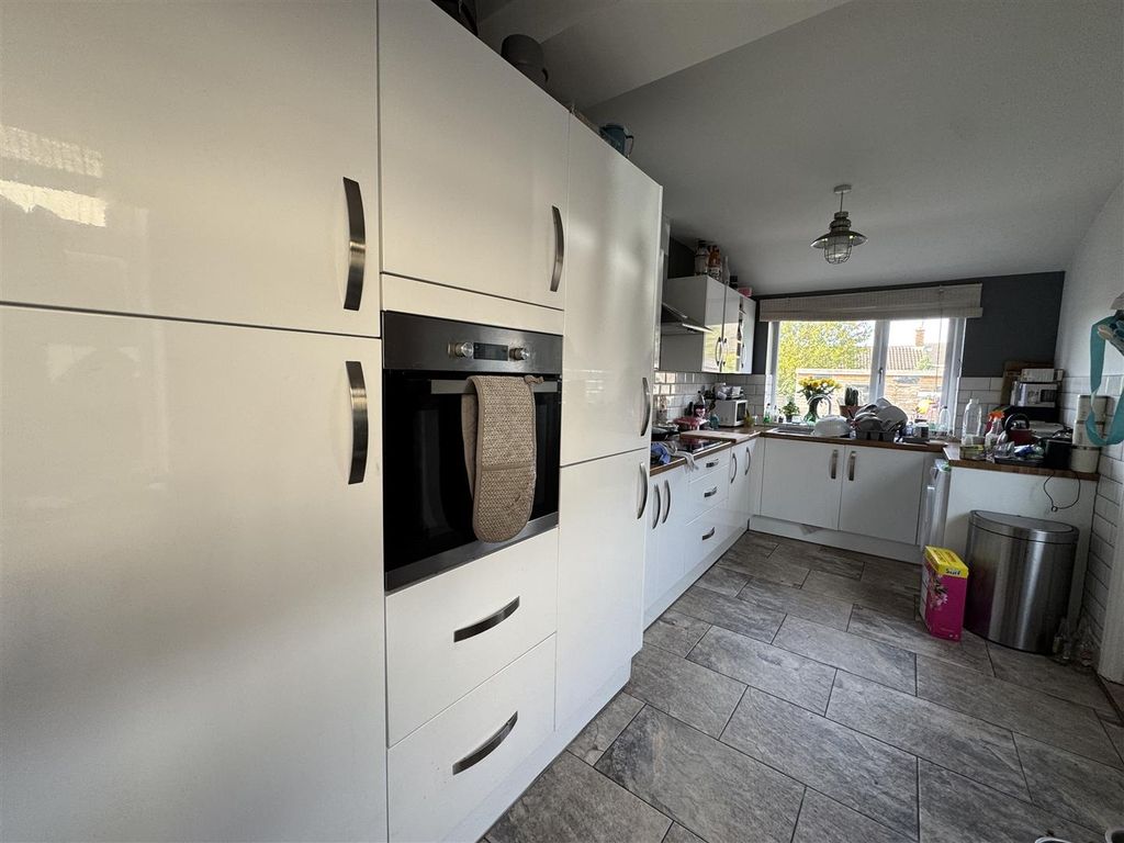 Property photo 2 of 13 Kitchen