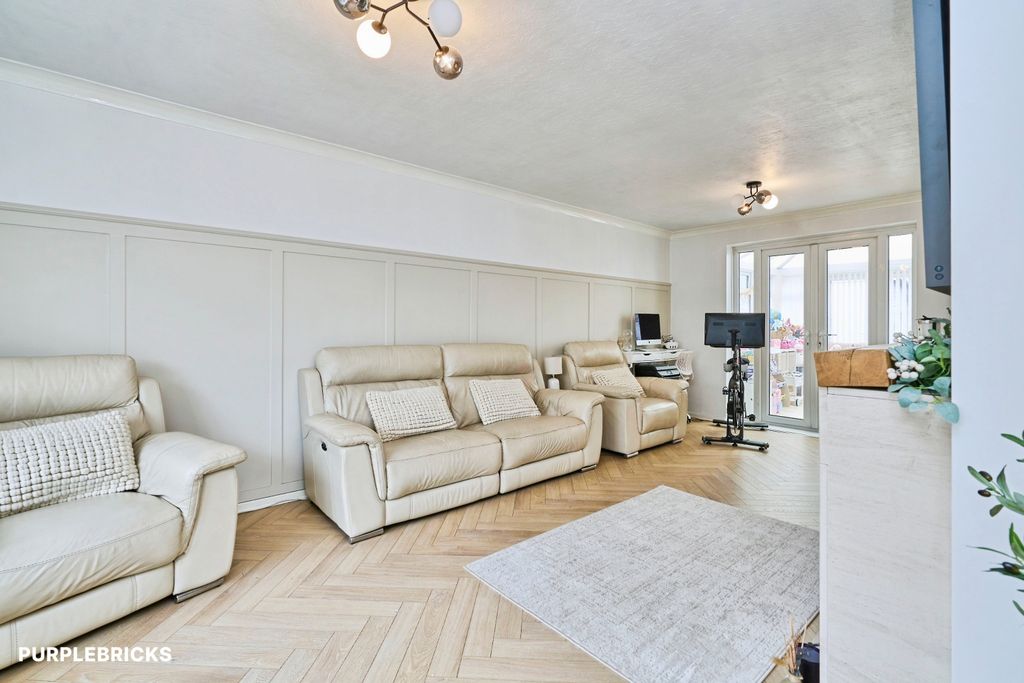 Property photo 3 of 31