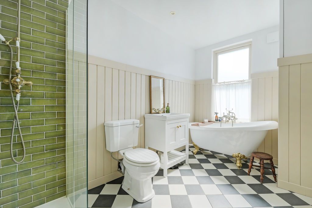 Property photo 3 of 26 Bathroom