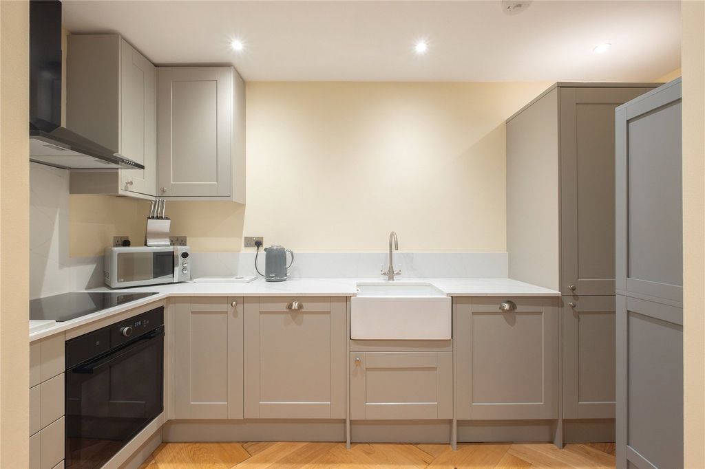 Property photo 3 of 20 Kitchen