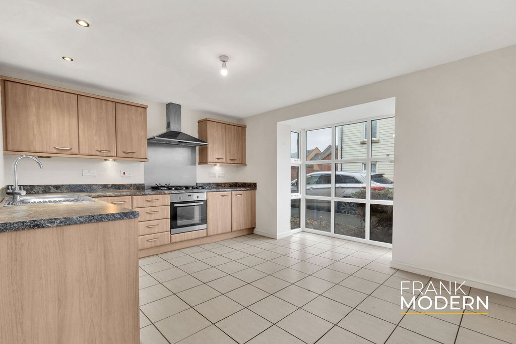 Property photo 2 of 44 Kitchen / Diner