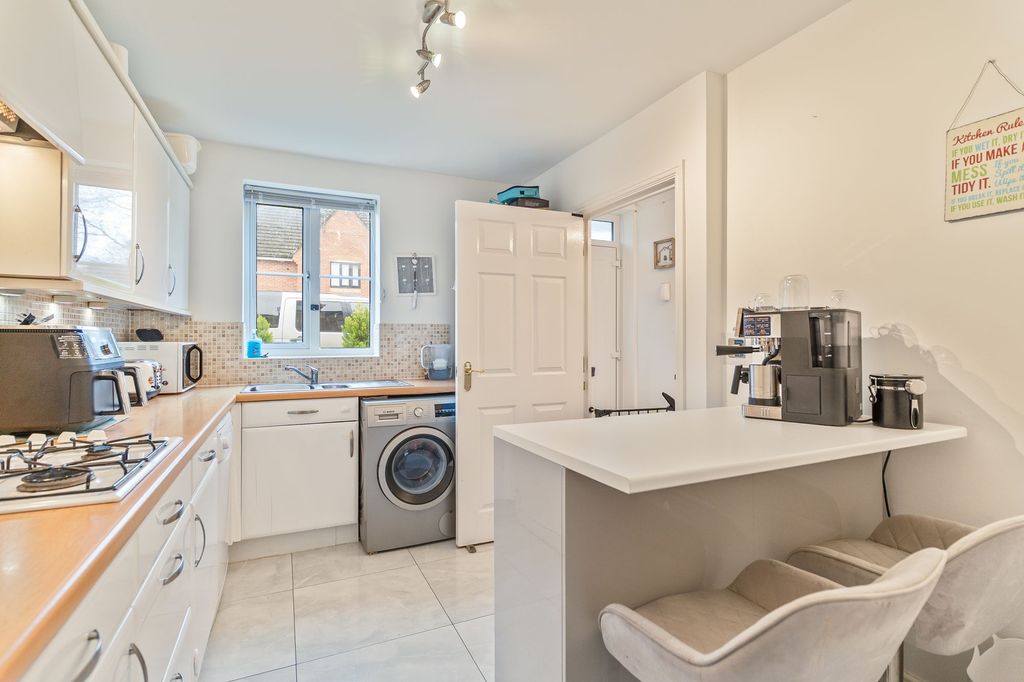 Property photo 3 of 25