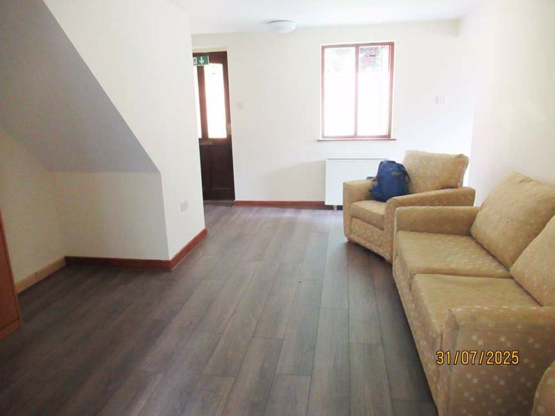 Property photo 3 of 14 Lounge