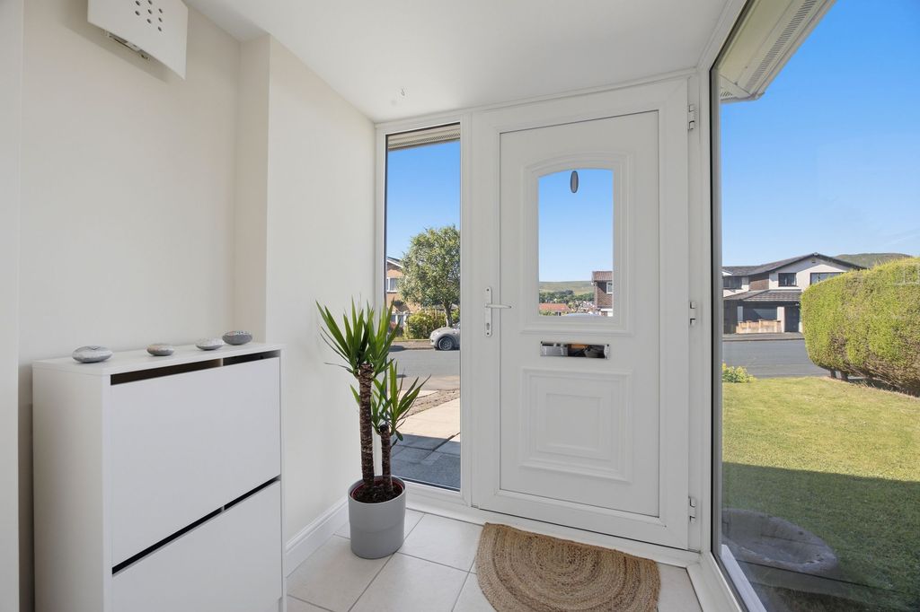 Property photo 2 of 40