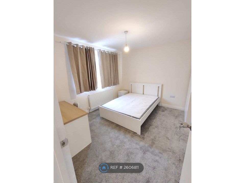 Property photo 1 of 9 Double Bedroom