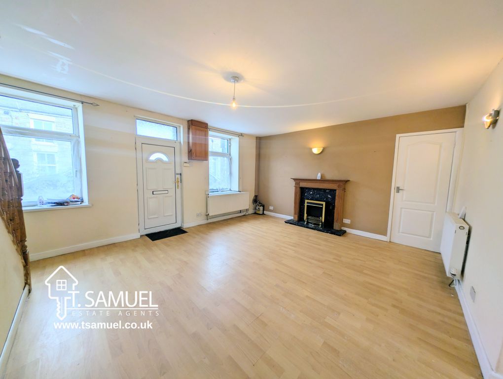 Property photo 2 of 21 Living Room