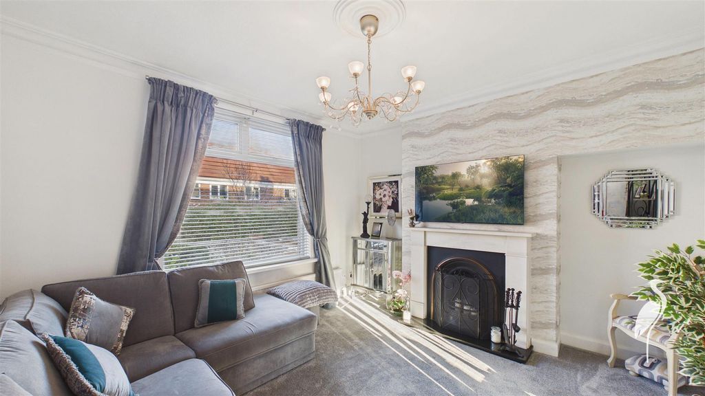 Property photo 2 of 21 Lounge