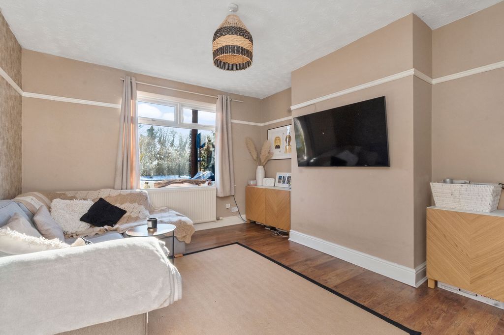 Property photo 2 of 28