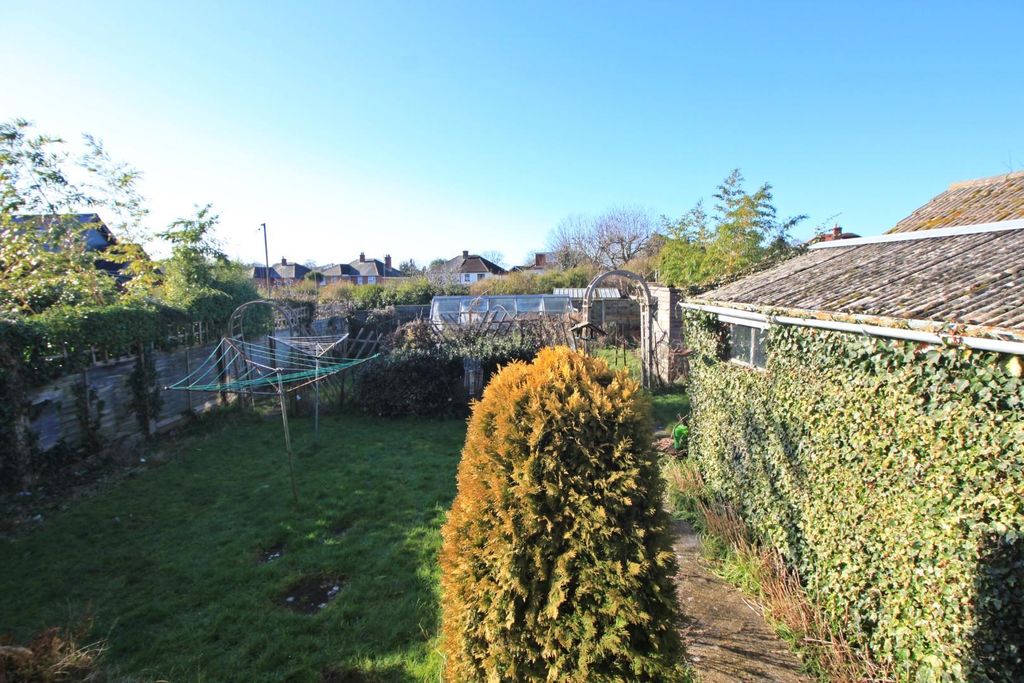 Property photo 2 of 11 Garden.Jpg
