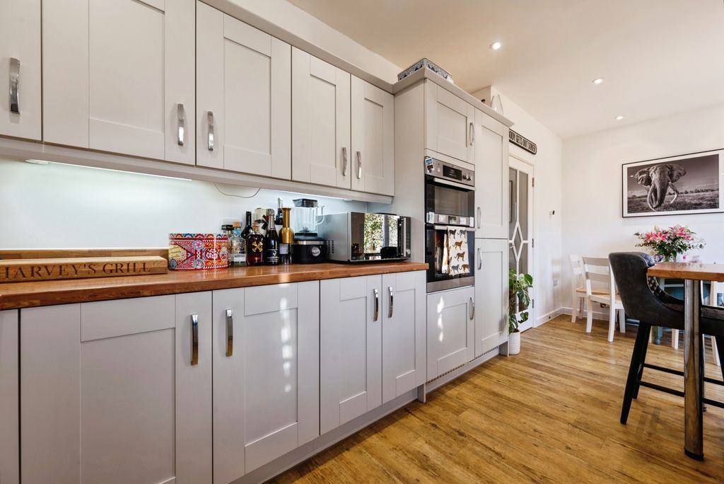 Property photo 3 of 17 Photo