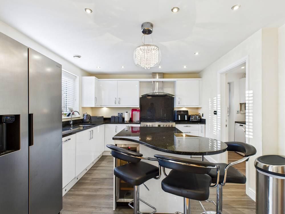 Property photo 3 of 29 Kitchen