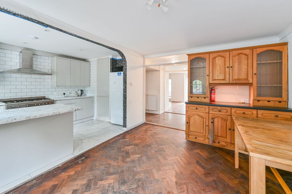 Property photo 2 of 29